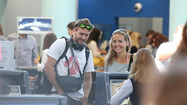 Lucie Vondráčková a Tomáš Zonyga na letišti