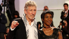 Roger Waters a Kamilah Chavis