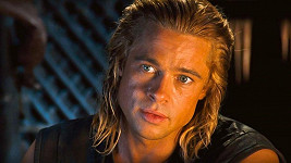 Brad Pitt v roli reka Achilla ve filmu Troja (2004)