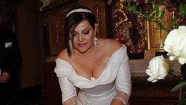 Ilona Csáková stvrdila svuj svatební slib podpisem.
