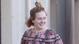 Takhle usměvavou Adele nepamatujeme...
