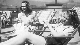 Hana Vítová, Adina Mandlová a Nataša Gollová se potkalY ve filmu Šťastnou cestu (1943).