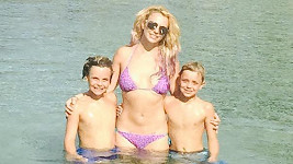 Britney Spears odjela se syny na Havaj.