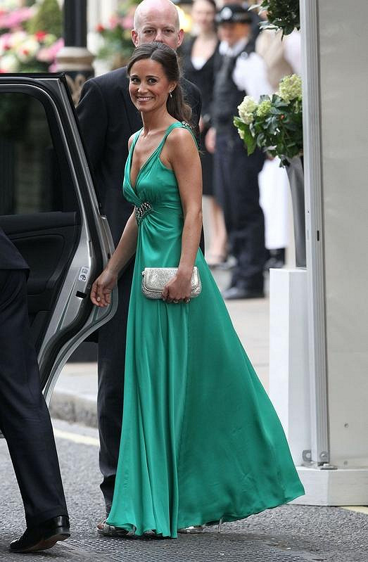 Pippa Middleton v zelených šatech, které okouzlily Anglii.