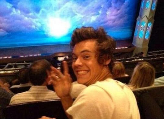 Harry Styles se v divadle nechal i vyfotit.