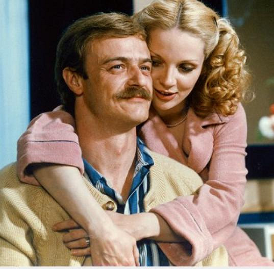 S Pavlem Novým v komedii S tebou mě baví svět (1982)