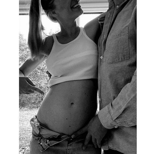 Veronika Kašáková oznámila těhotenství. „Budu máma,“ napsala k černobílé fotce.