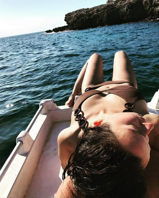 Berenika Kohoutová si užívá dovolenou u moře.