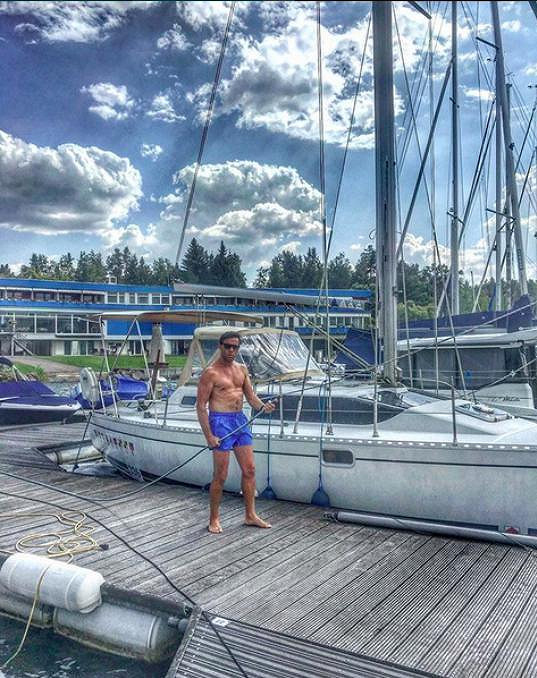 Na Instagramu se Petra pochlubila partnerem v plavkách.
