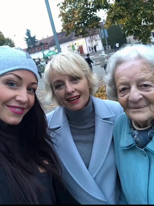 Agáta Hanychová s maminkou Veronikou Žilkovou a babičkou Olgou