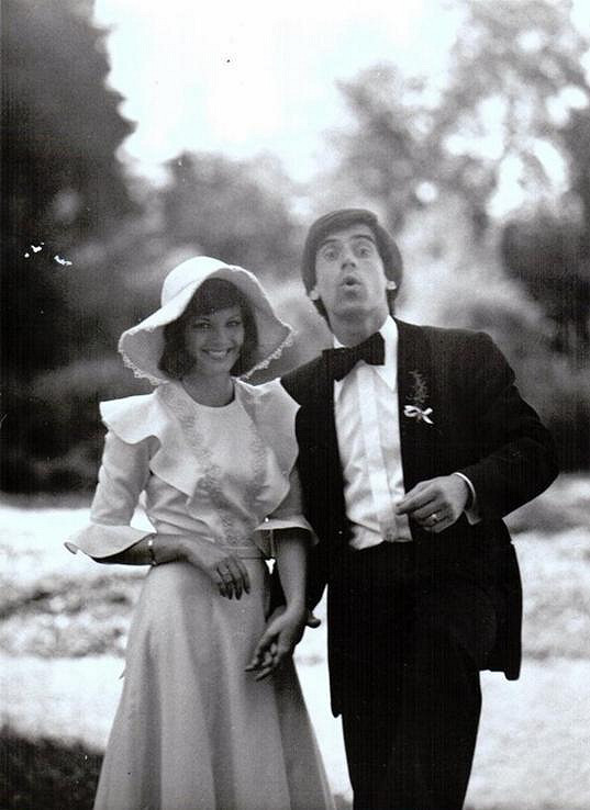 Svatební foto, den po jejích narozeninách 26. 6. 1976, si Marie ke svému křestnímu jménu připisuje Tomsová.
