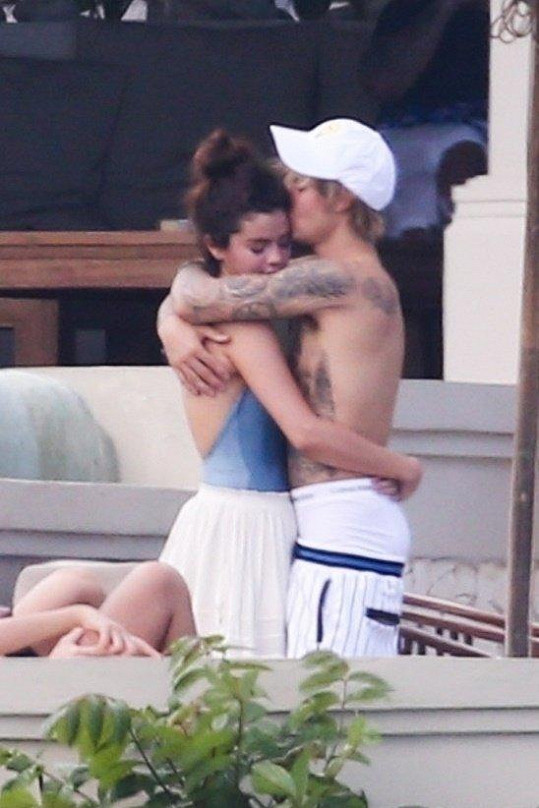 V únoru byli Justin a Selena jako dvě hrdličky.