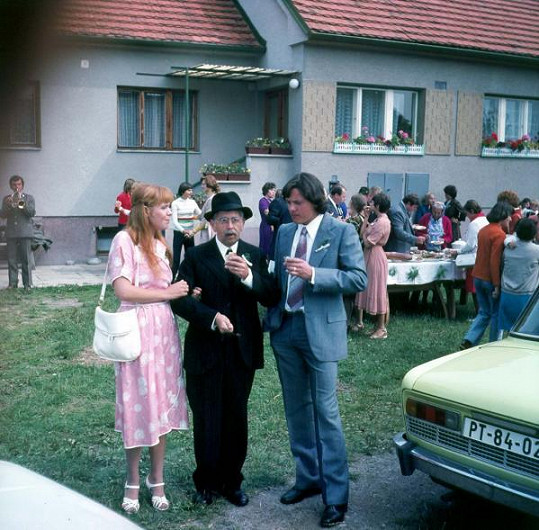 Dagmar Havlová, Vlastimil Brodský a Svatopluk Skopal v komedii Tchán (1979)