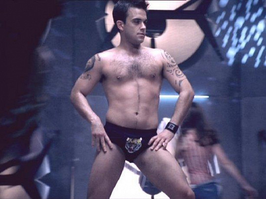 Robbie Williams v originálním videoklipu k písni Rock DJ.