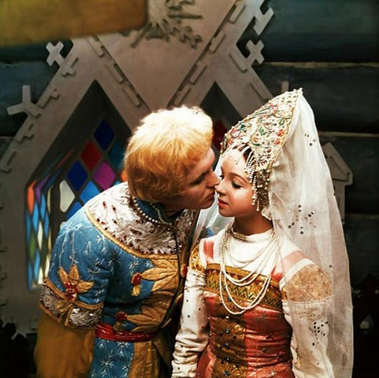 Eduard Izotov jako Ivánek a Natalja Sedych coby Nastěnka
