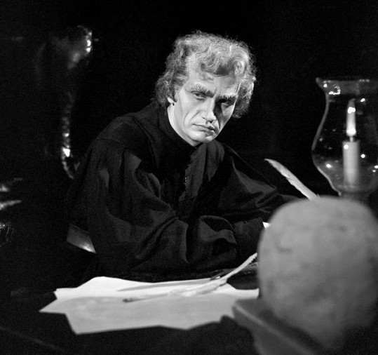 Ladislav Boháč jako Faust, kterého bravurně zahrál na divadelních prknech.