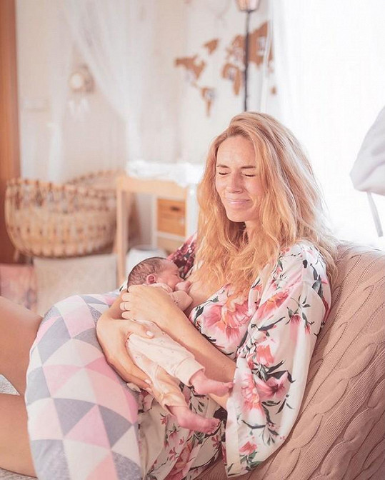 Blogerka Nikol Moravcová se na svých sociálních sítích svěřila, že je kojení někdy velmi bolestivé.