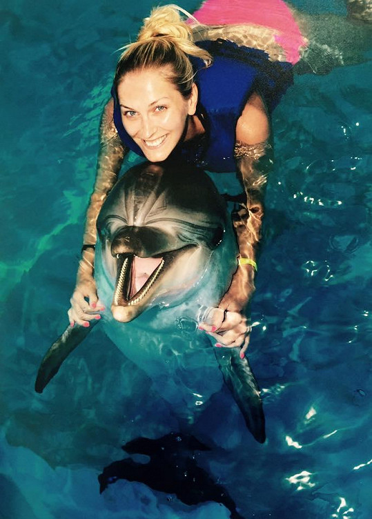 Zorka Hejdová si splnila dětský sen. Plavala s delfíny.