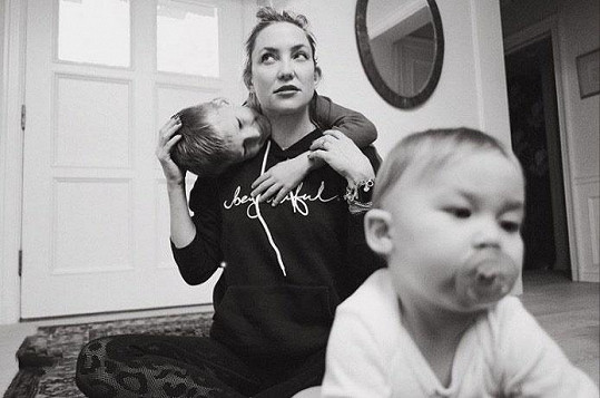 Kate Hudson se synem Binghamem a dcerkou Rani