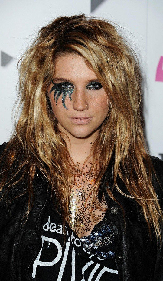 Kesha bojovala s poruchou příjmu potravy a depresemi. 