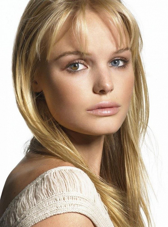 Kate Bosworth jako nevinná blond hvězda.