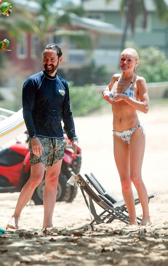 Kate Bosworth s manželem Michaelem Polishem na Havaji