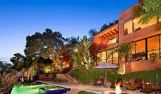 Luxusní dům Kristen Stewart, kde podle zahraničního magazínu oba herci bydlí.