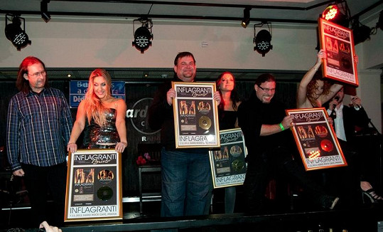 Trio Inflagranti získalo Zlatou desku za prodej 12 tisíc kusů DVD Brioso.