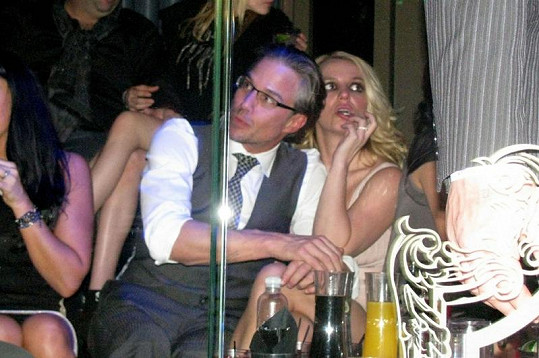 Britney Spears a Jason Trawick.