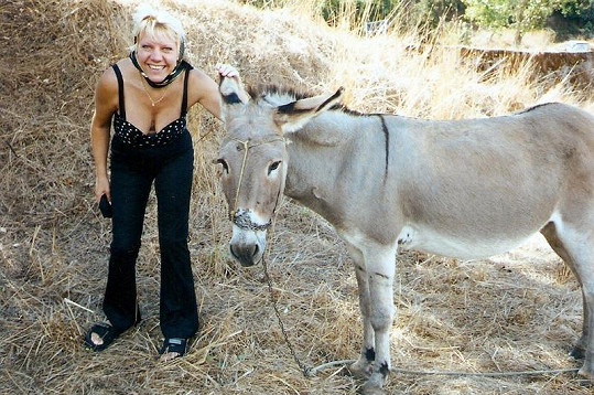 S oslem na Korfu si zpěvačka tuze rozuměla (2005).