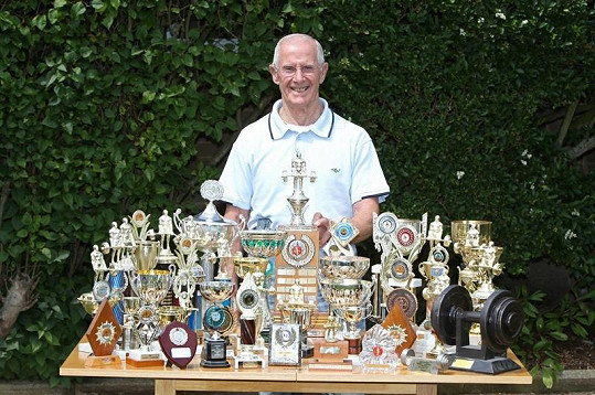 Ted Brown a jeho trofeje.