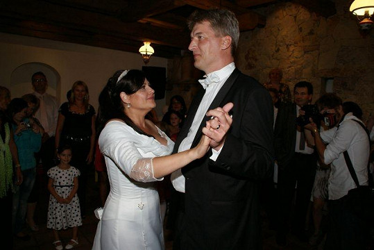 První společný tanec štastných novomanželů.
