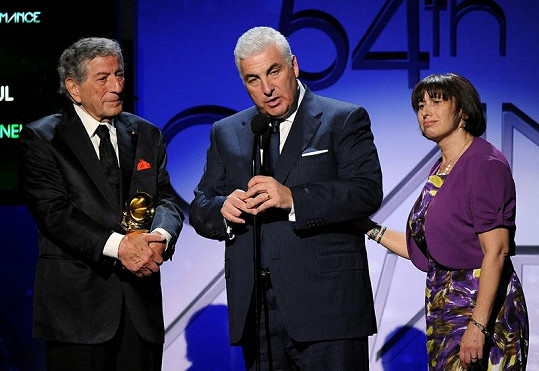 Zleva: Tony Bennett, otec Amy Winehouse Mitch a matka Janis.
