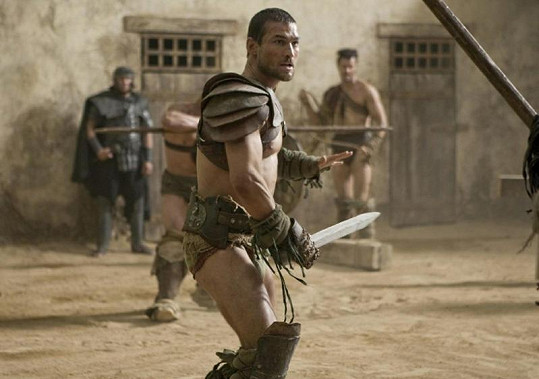 Andy Whitfield v seriálu Spartacus: Krev a písek.