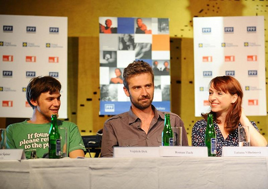 Vojtěch Dyk, Roman Zach a Táňa Vilhelmová na tiskové konferenci k Letním shakespearovským slavnostem.