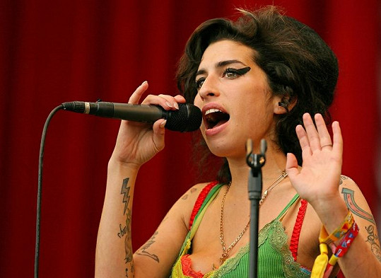 Zesnulá zpěvačka Amy Winehouse.