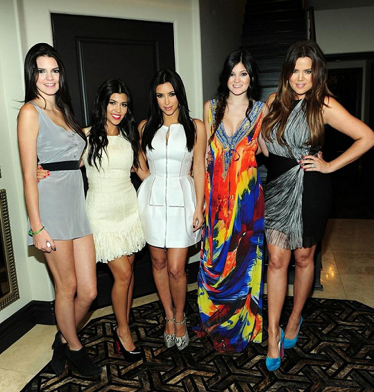 Všechny krásné sestry Kim Kardashian (zleva): Kendall Jenner, Kourtney Kardashian, Kim Kardashian, Kylie Jenner a Khloe Kardashian.