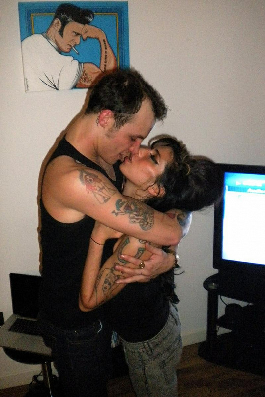 Amy Winehouse s Blakem Fielder-Civilem v době, kdy byli šťastní.
