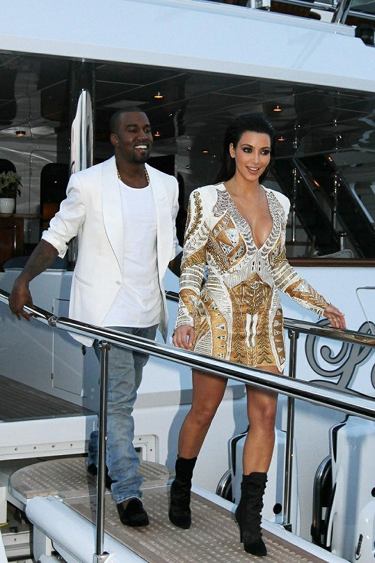 Okouzlující dvojice Kanye West a Kim Kardashian.