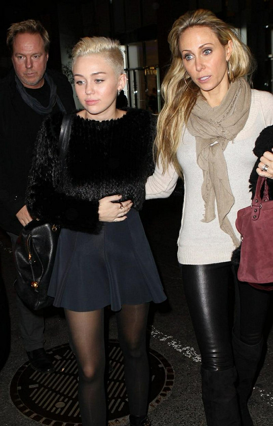 Miley s maminkou Tish.