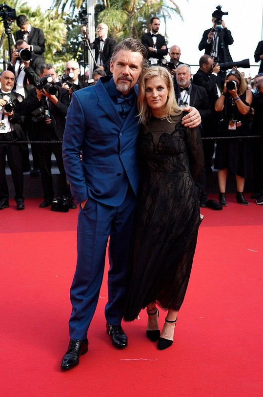 Ethan Hawke s manželkou Ryan na festivalu v Cannes
