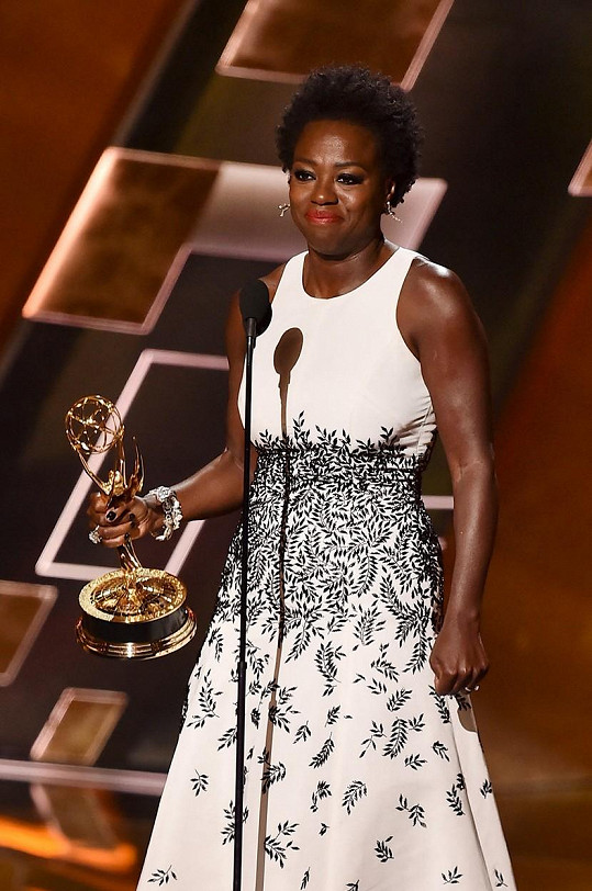 Viola Davis se v roce 2015 stala první černoškou, které udělili Emmy. 