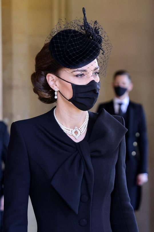 Vévodkyně Kate je dokonalou oporou budoucího panovníka, shodují se Britové. 