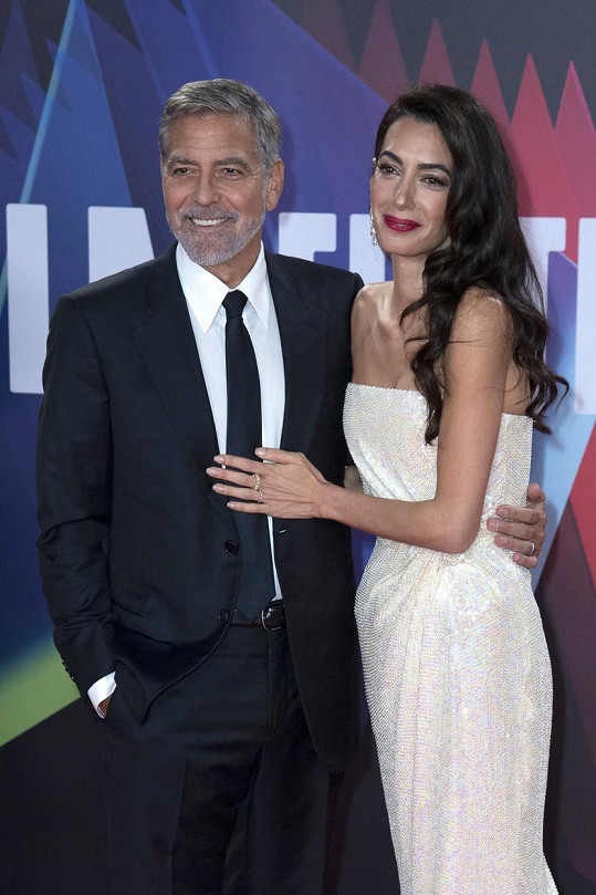 George Clooney je šťastně ženatý s právničkou Amal.