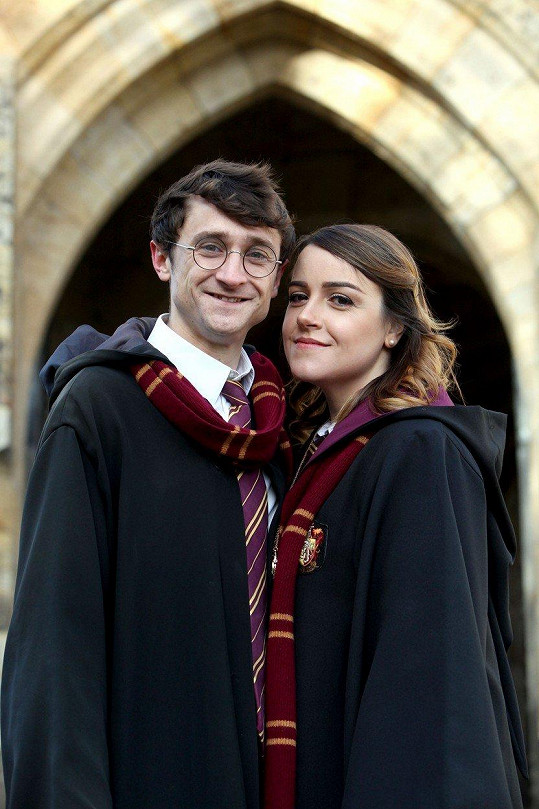 Luke Williams a Kathryn Burnett fungují jako dvojníci Harryho Pottera a Hermiony. Potkali se na hradě Alnwick.