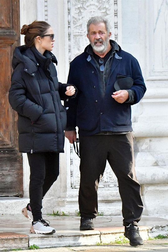 Mel Gibson s přítelkyní v Benátkách