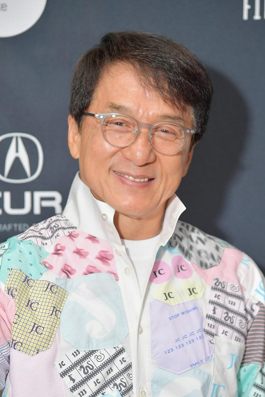 Jackie Chan šikanoval a pak byl šikanován. 