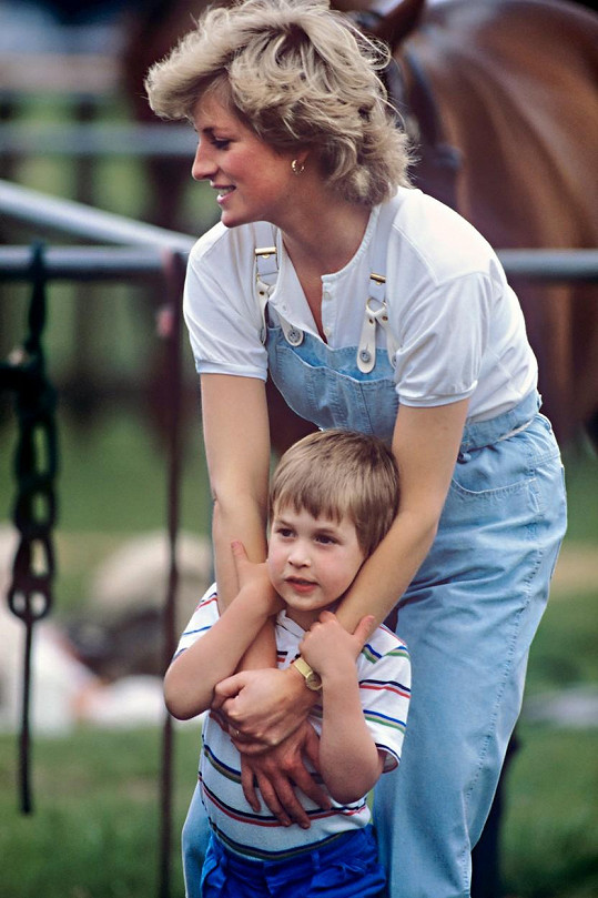 Princ William s matkou Dianou