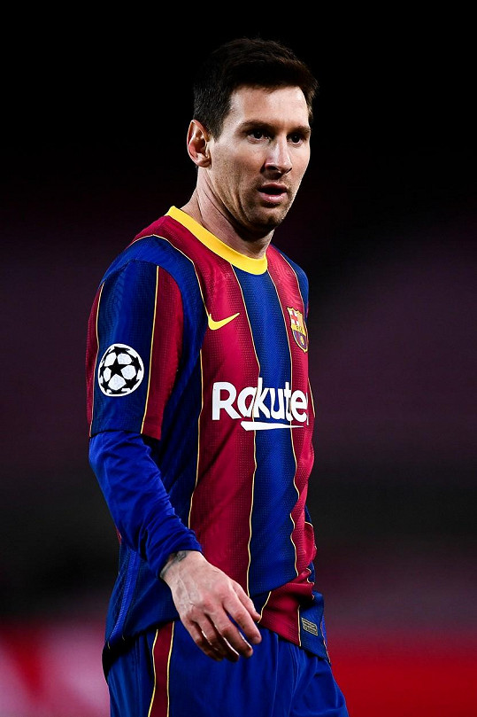 Těsně za ním zůstává Lionel Messi s výdělkem 2 258 048 000 Kč.