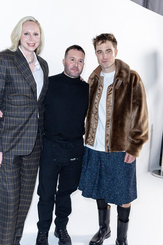 Robert s módním návrhářem Kimem Jonesem a herečkou Gwendoline Christie